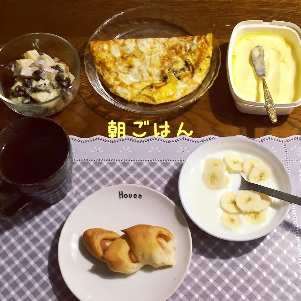 Snapdishの料理写真:ベーコンエピ、ほうれん草入りオムレツ、サツマイモサラダ、|yakinasuさん