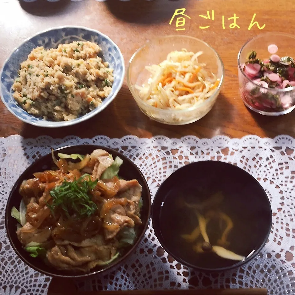 レタスたっぷり豚丼、吸物、卯の花、もやしナムル他|yakinasuさん