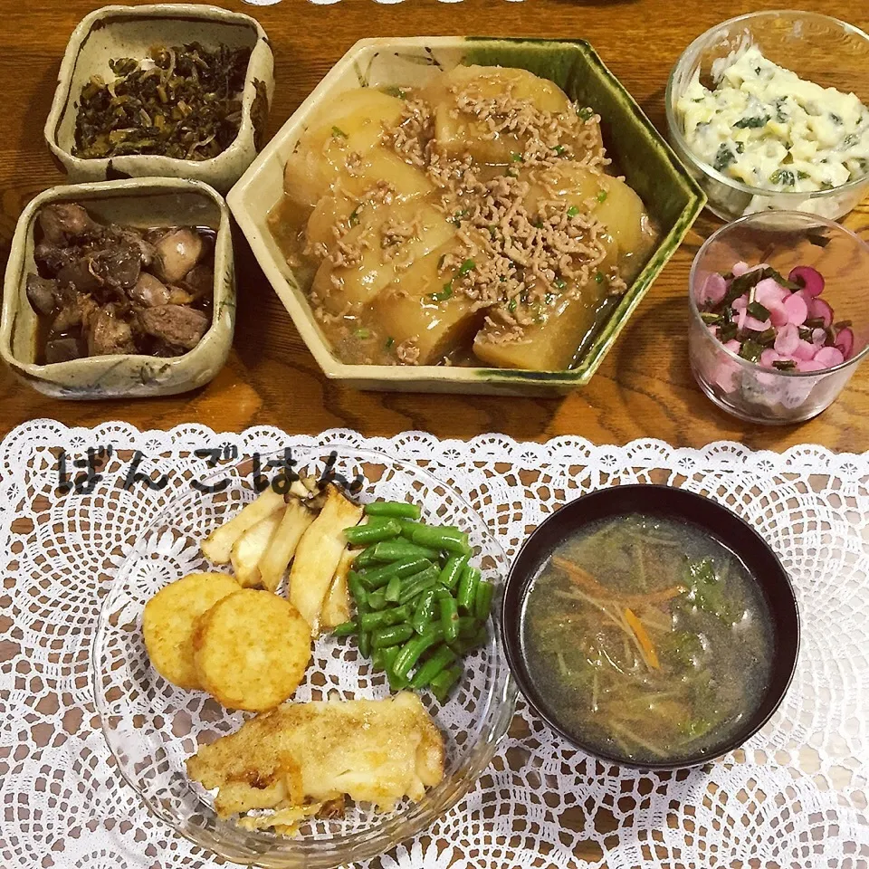 Snapdishの料理写真:鱈ムニエル醤油バター、付け合せ、大根そぼろ煮、水菜スープ|yakinasuさん