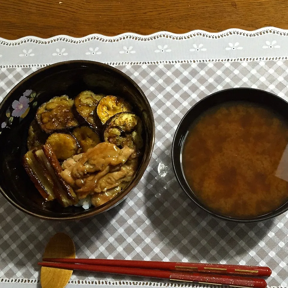 茄子竹輪豚肉の蒲焼き丼、味噌汁|yakinasuさん