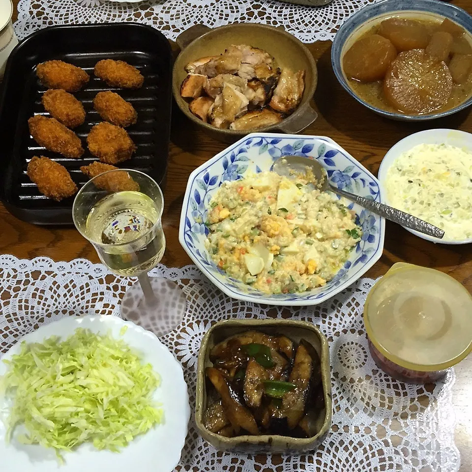 Snapdishの料理写真:牡蠣フライ、鶏モモ肉塩焼き、茄子の味噌炒め、キヌア卵サラダ|yakinasuさん