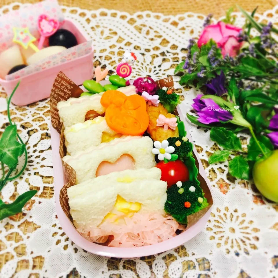 幼稚園のお弁当♡型抜きサンドイッチ♡|rさん