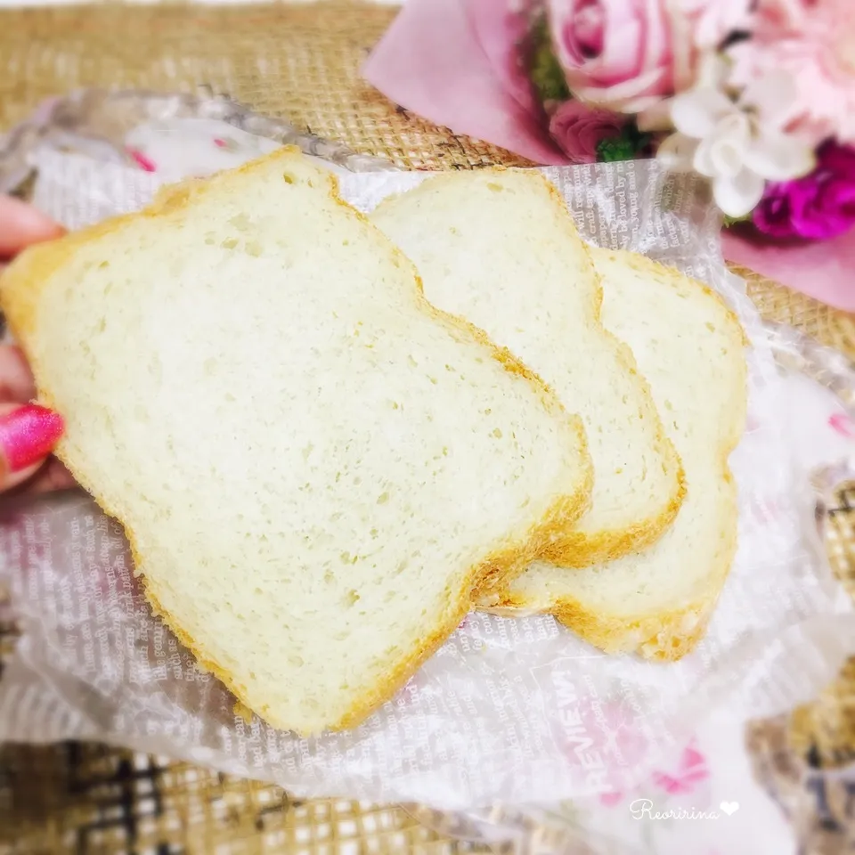 Snapdishの料理写真:HBで♡ふわふわもち〜♡簡単食パン♡|rさん