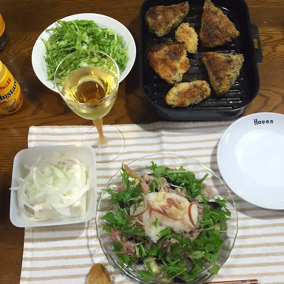 Snapdishの料理写真:茄子と牛肉のおろしポン酢、オニオン冷奴、メンチカツ、キャベツ|yakinasuさん