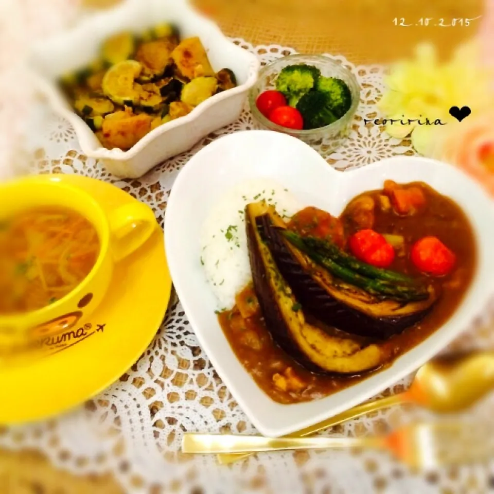 Snapdishの料理写真:夜ごはん♡チキンカレー 焼き野菜乗せ♡|rさん