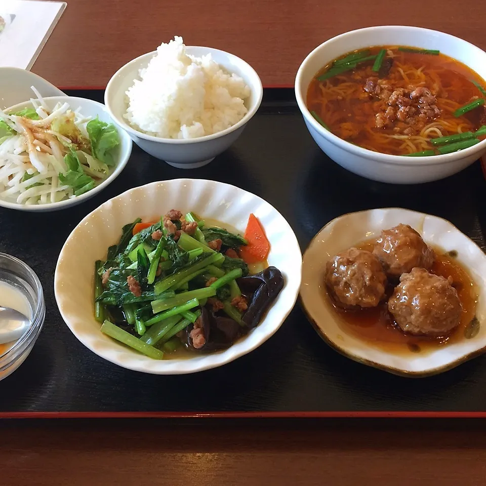 Snapdishの料理写真:肉団子、小松菜炒め、台湾ラーメン|yakinasuさん