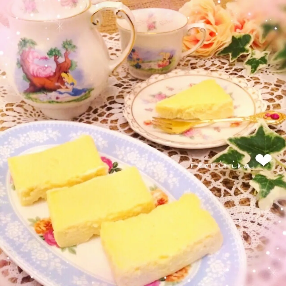 Snapdishの料理写真:混ぜて焼くだけ♡爽やかしっとり♡カルピスチーズケーキ♡|rさん