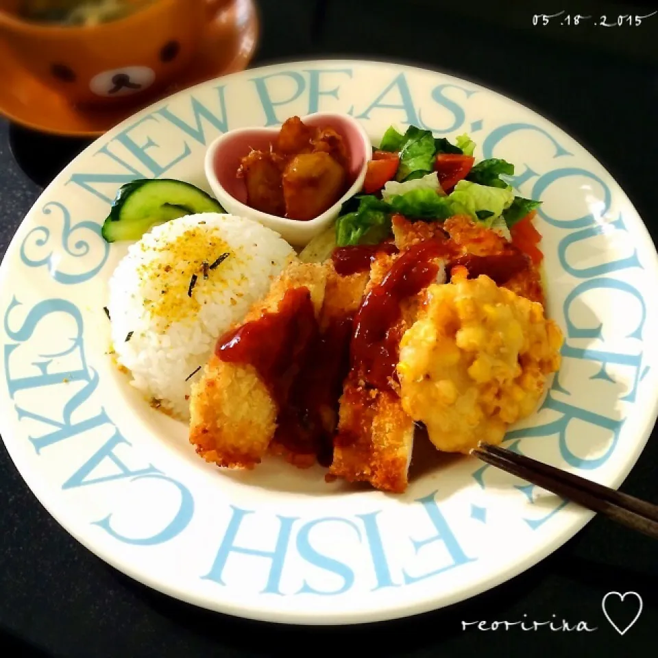 夜ごはん♡チキンカツとコーンのかき揚げプレート♡|rさん