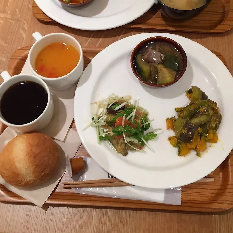 夏野菜サラダ、鮪と冬瓜旨煮、カボチャと茄子のナムル|yakinasuさん