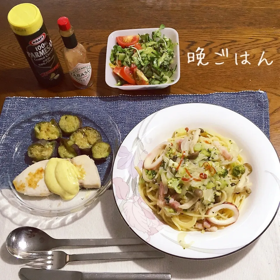 Snapdishの料理写真:ベーコンとイカ帆立のペペロンチーノ、カジキソテーカレーソース|yakinasuさん