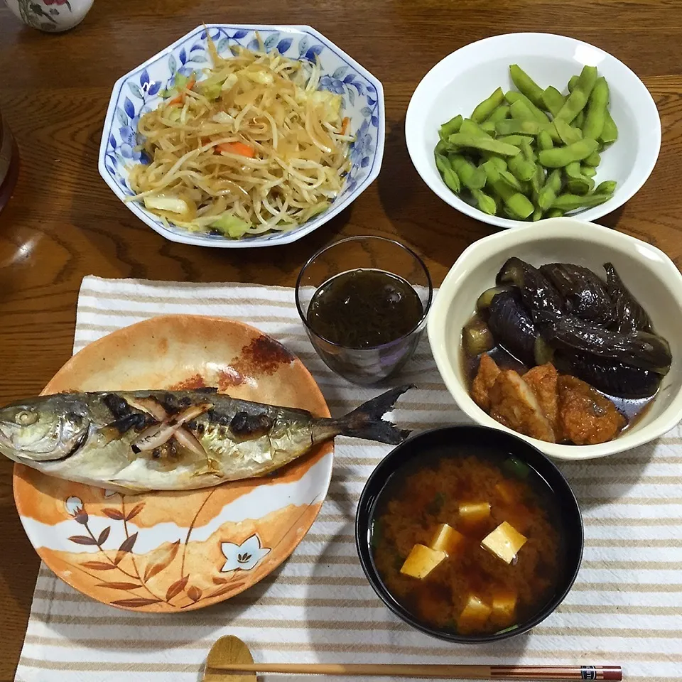 ツバス塩焼き、なすと野菜天煮物、モヤシ炒め、豆腐味噌汁|yakinasuさん