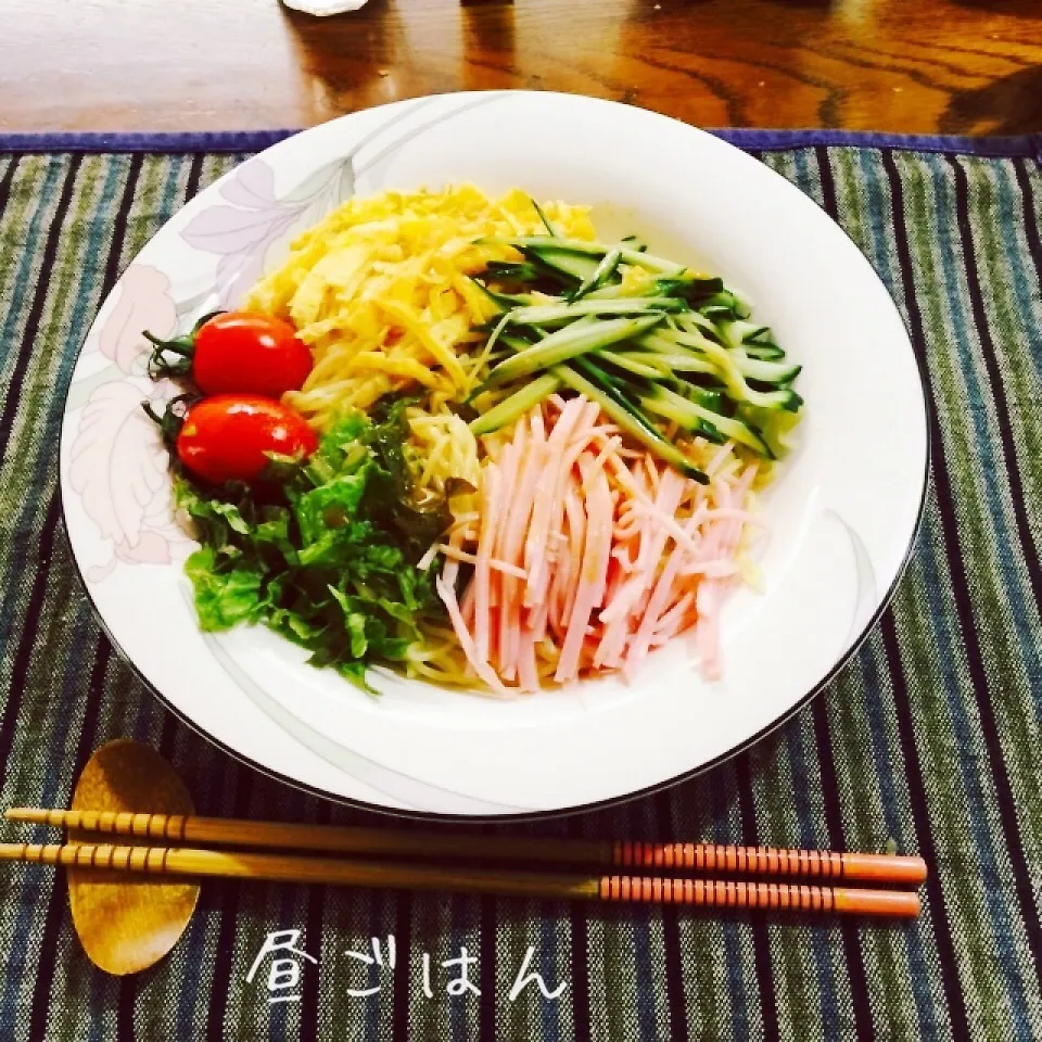 Snapdishの料理写真:冷やしラーメン胡麻ダレ|yakinasuさん