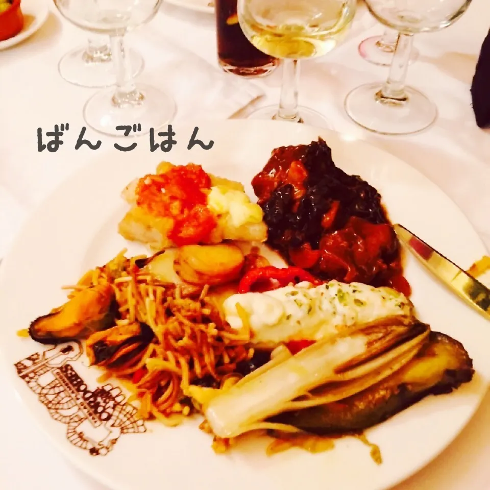 Snapdishの料理写真:パスタのパエリヤ、鱈のソテー、牛肉煮込みなど|yakinasuさん