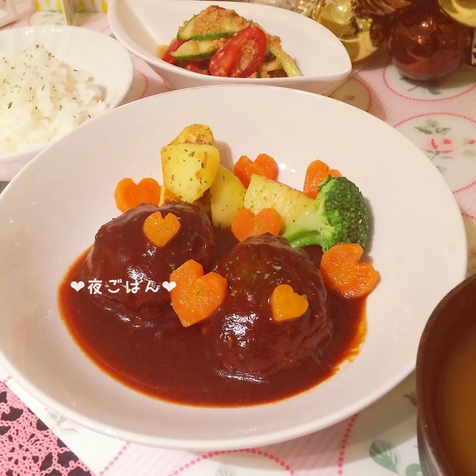 Snapdishの料理写真:夜ごはん♡秘密の煮込みハンバーグ♡|rさん