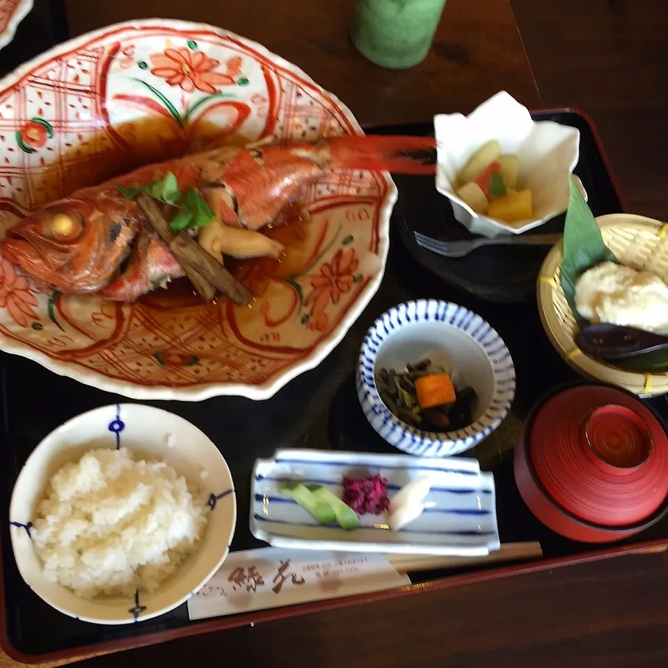 Snapdishの料理写真:煮魚定食|yakinasuさん