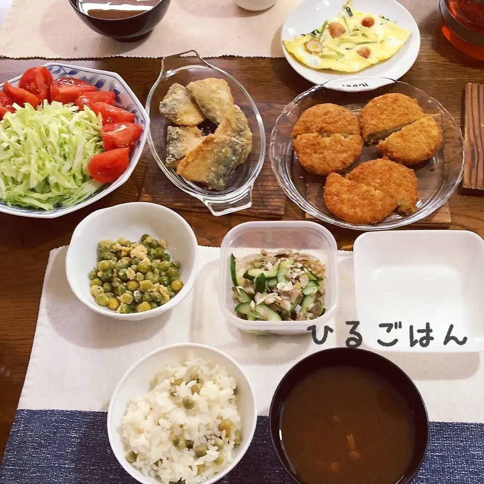 鯖竜田揚げ、コロッケ、なめこ汁、豆ごはん、残り物|yakinasuさん