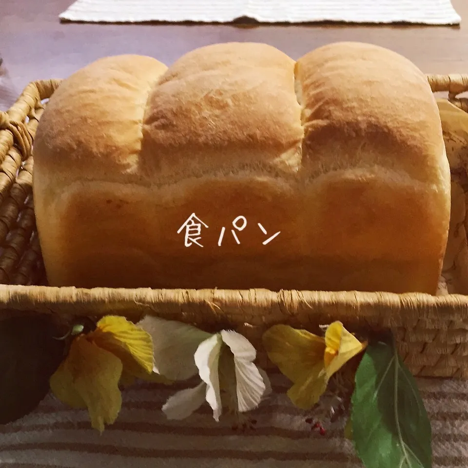 白神こだま酵母て、山食パン|yakinasuさん