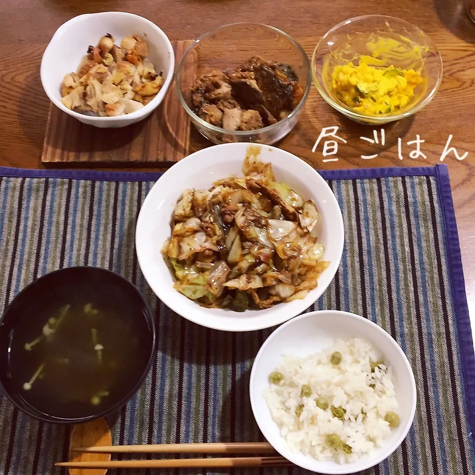 Snapdishの料理写真:豆ごはん、回鍋肉、昨夜の残り物、お吸い物|yakinasuさん