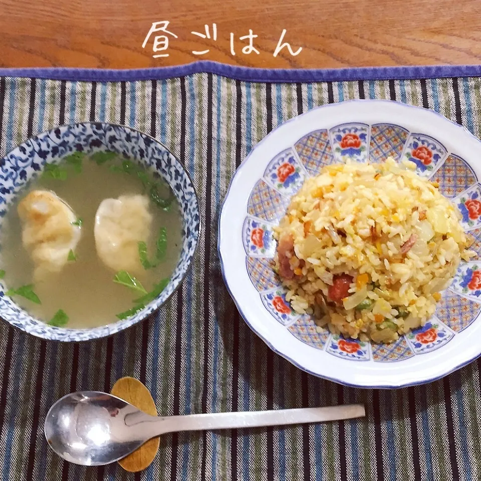 鴨スモークとグリーンピース入り炒飯、餃子スープ|yakinasuさん