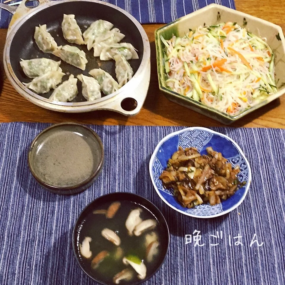 Snapdishの料理写真:餃子、春雨サラダ、玉ねぎ茄子味噌炒め、椎茸寒天ワカメスープ|yakinasuさん