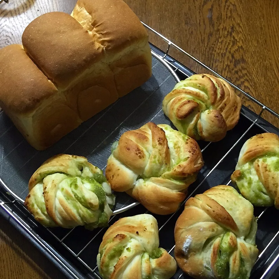 ミルク食パンとずんだあんの捻りパン|yakinasuさん