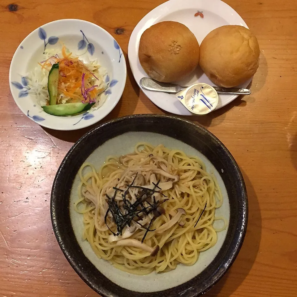 和風きのこソースのパスタ、サラダ、パン2種|yakinasuさん