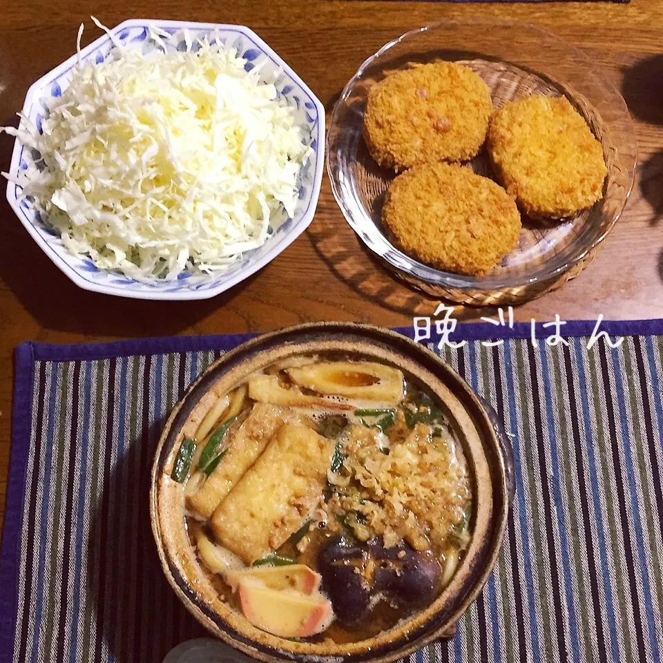 味噌煮込みうどん、コロッケ、せんキャベツ|yakinasuさん