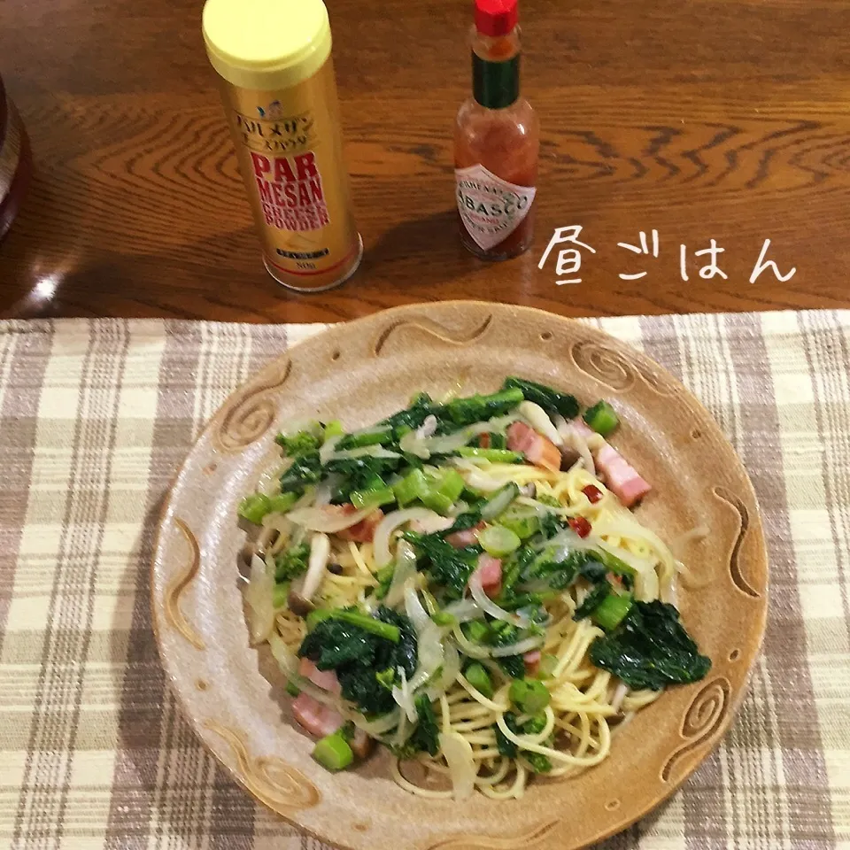 Snapdishの料理写真:菜の花とシメジとベーコンのペペロンチーノ|yakinasuさん