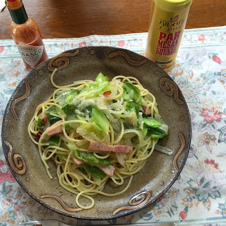 Snapdishの料理写真:キャベツとベーコンのペペロンチーノ|yakinasuさん