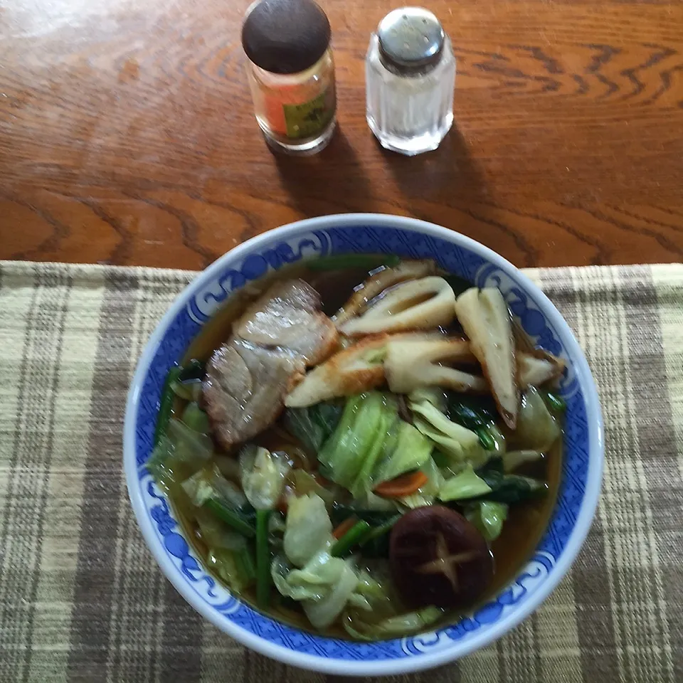 野菜と煮豚の醤油ラーメン|yakinasuさん