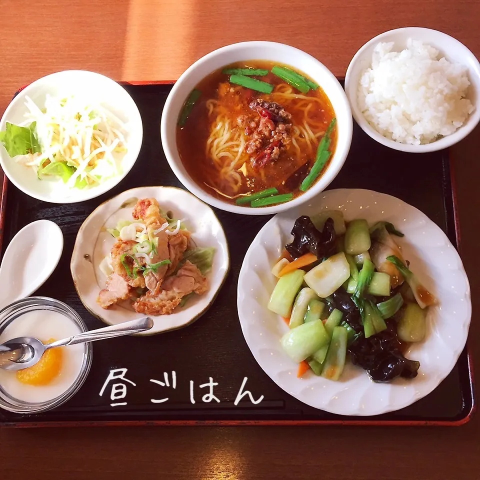 Snapdishの料理写真:台湾ラーメン、油淋鶏、豚肉青菜炒め|yakinasuさん