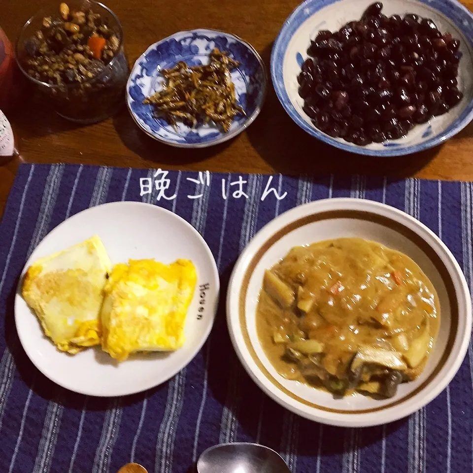 煮込みハンバーグカレー味、ハンペンピカタ、くず黒豆、田作り、|yakinasuさん