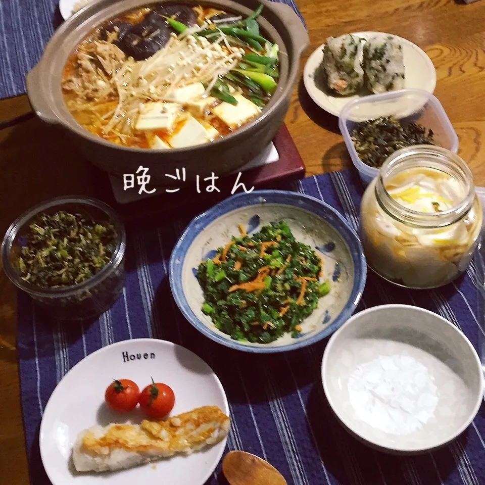 坦々鍋、鱈ソテー、ナムル、千枚漬け、大根葉ふりかけのお握り|yakinasuさん