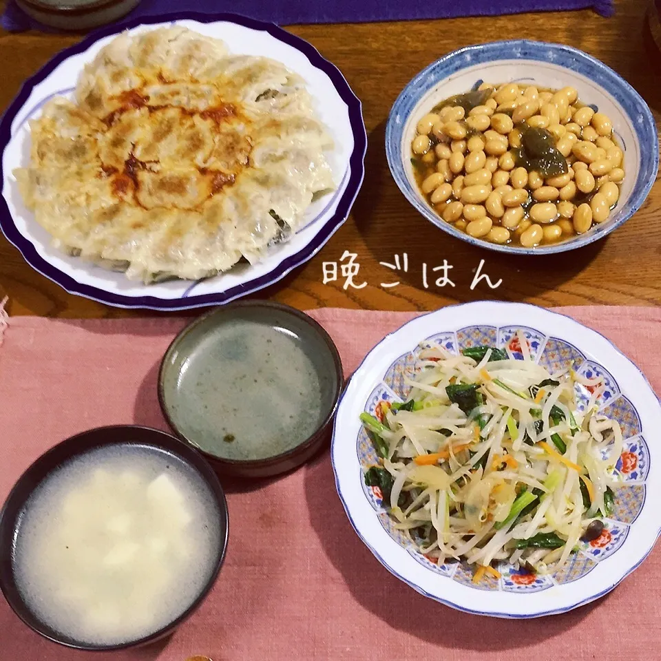 餃子、野菜炒め、大豆と昆布煮物、中華スープ|yakinasuさん