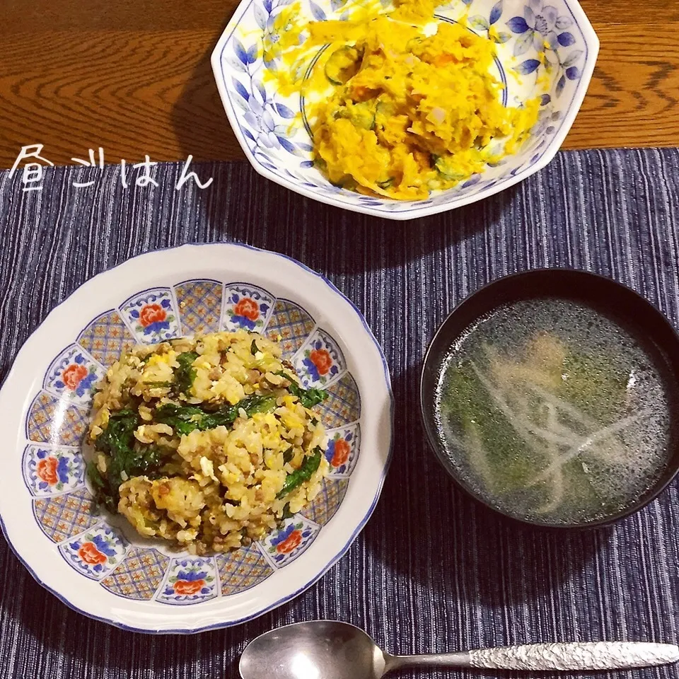 レタス炒飯肉辛味噌味、中華スープ|yakinasuさん