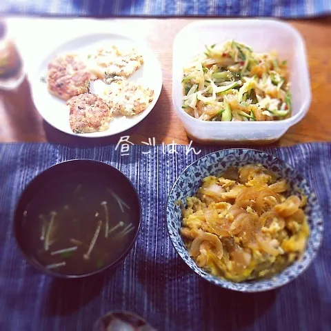 親子丼、すまし汁、大根餅、中華クラゲあえ|yakinasuさん