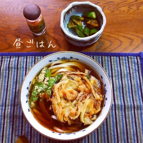 Snapdishの料理写真:天ぷらうどん、胡瓜漬物|yakinasuさん