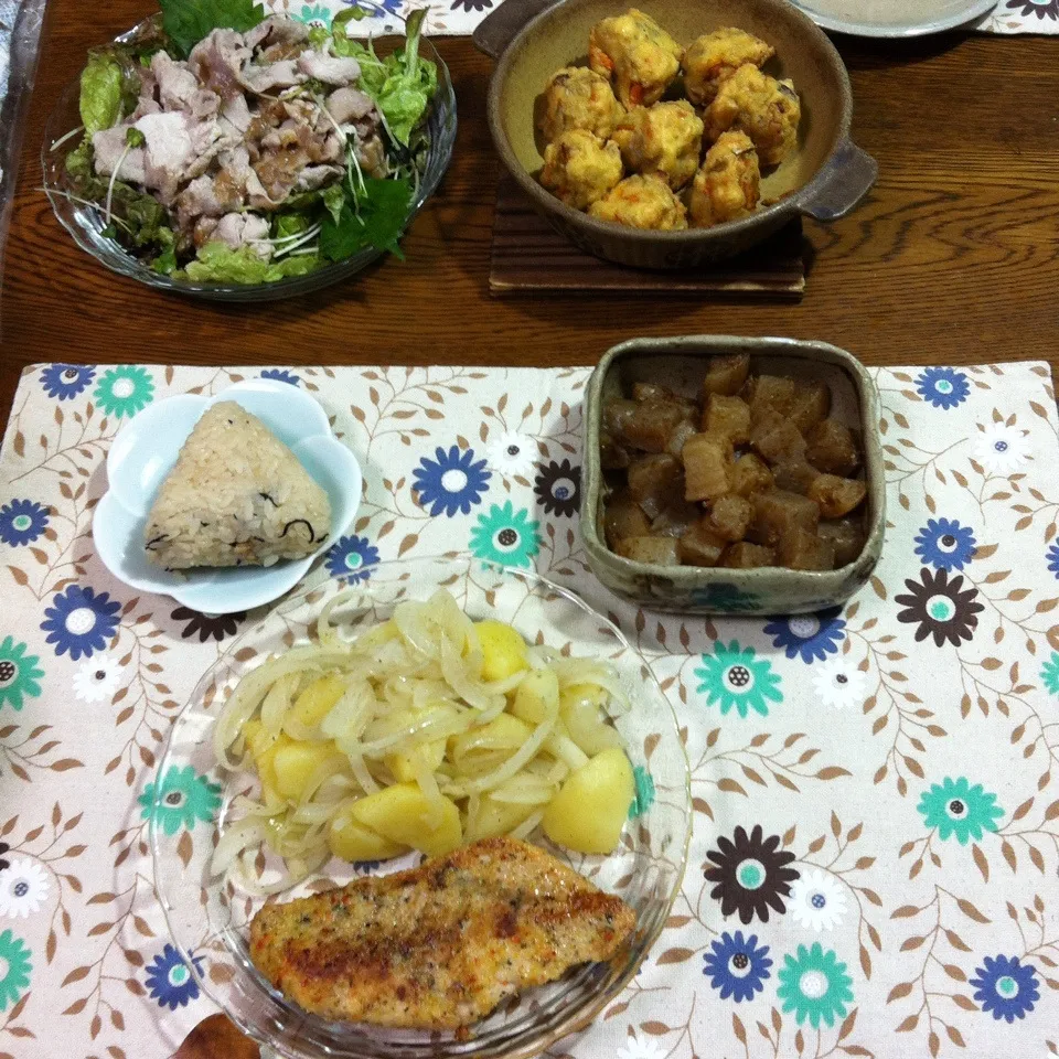 鮭ハーブ焼き、リヨネーズポテト、豆腐牛蒡揚げ、豚シャブサラダ|yakinasuさん