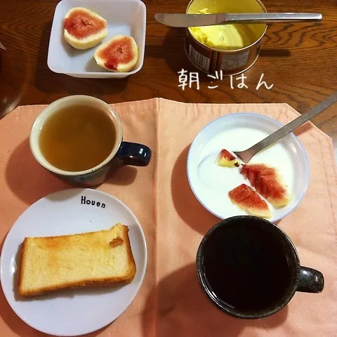 トースト、野菜スープ、ヨーグルトイチジク、モロヘイヤ胡麻和え|yakinasuさん