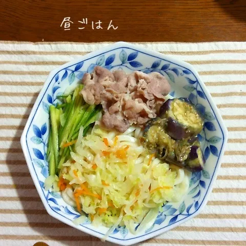 Snapdishの料理写真:冷しゃぶサラダうどん|yakinasuさん