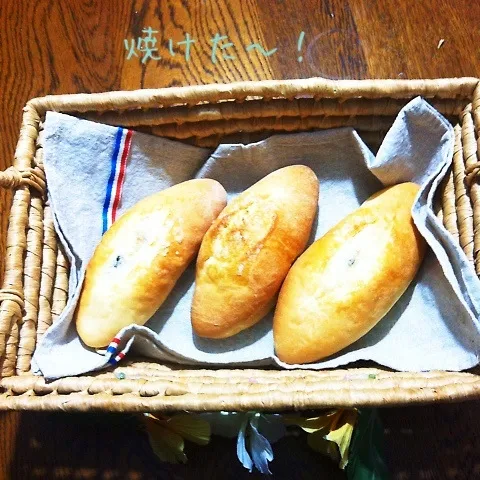 Snapdishの料理写真:ふわふわっな葡萄パン|yakinasuさん