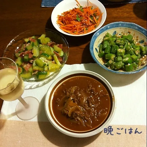 Snapdishの料理写真:ハッシュドビーフ、胡瓜ベーコン炒め、オクラ胡麻和え、人参サラ|yakinasuさん