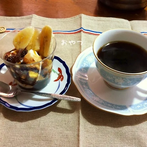 Snapdishの料理写真:チョコパフェ、コーヒー|yakinasuさん