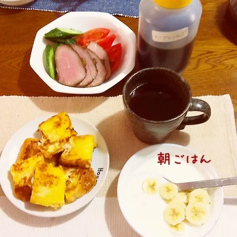 Snapdishの料理写真:フレンチトースト、胡瓜、トマト、ローストビーフ、ヨーグルト|yakinasuさん