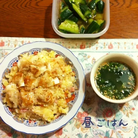 餃子炒飯、ワカメスープ、胡瓜ピリ辛|yakinasuさん