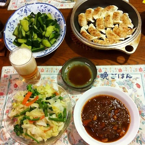 餃子、野菜炒め、叩き胡瓜のピリ辛、ポークチャップ|yakinasuさん