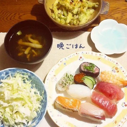 Snapdishの料理写真:握り寿司、ワカサギ磯辺揚げ、清汁、千切りキャベツ|yakinasuさん