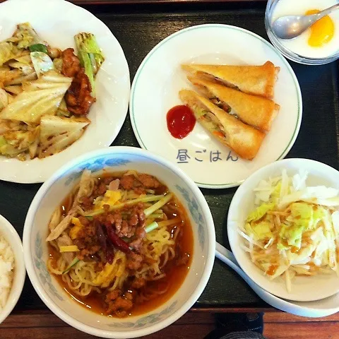 Snapdishの料理写真:台湾冷麺、春巻、回鍋肉、サラダ、杏仁豆腐|yakinasuさん