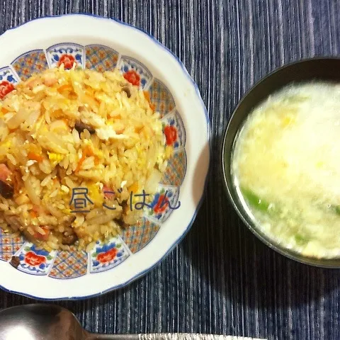 Snapdishの料理写真:^_^炒飯、コーンとインゲン卵中華スープ|yakinasuさん