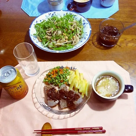 Snapdishの料理写真:ステーキ、ポテト、人参実豌豆グラッセ、オニオンスープ、ビール|yakinasuさん